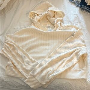 Alo Women's Cream Hooded cropped Sweater